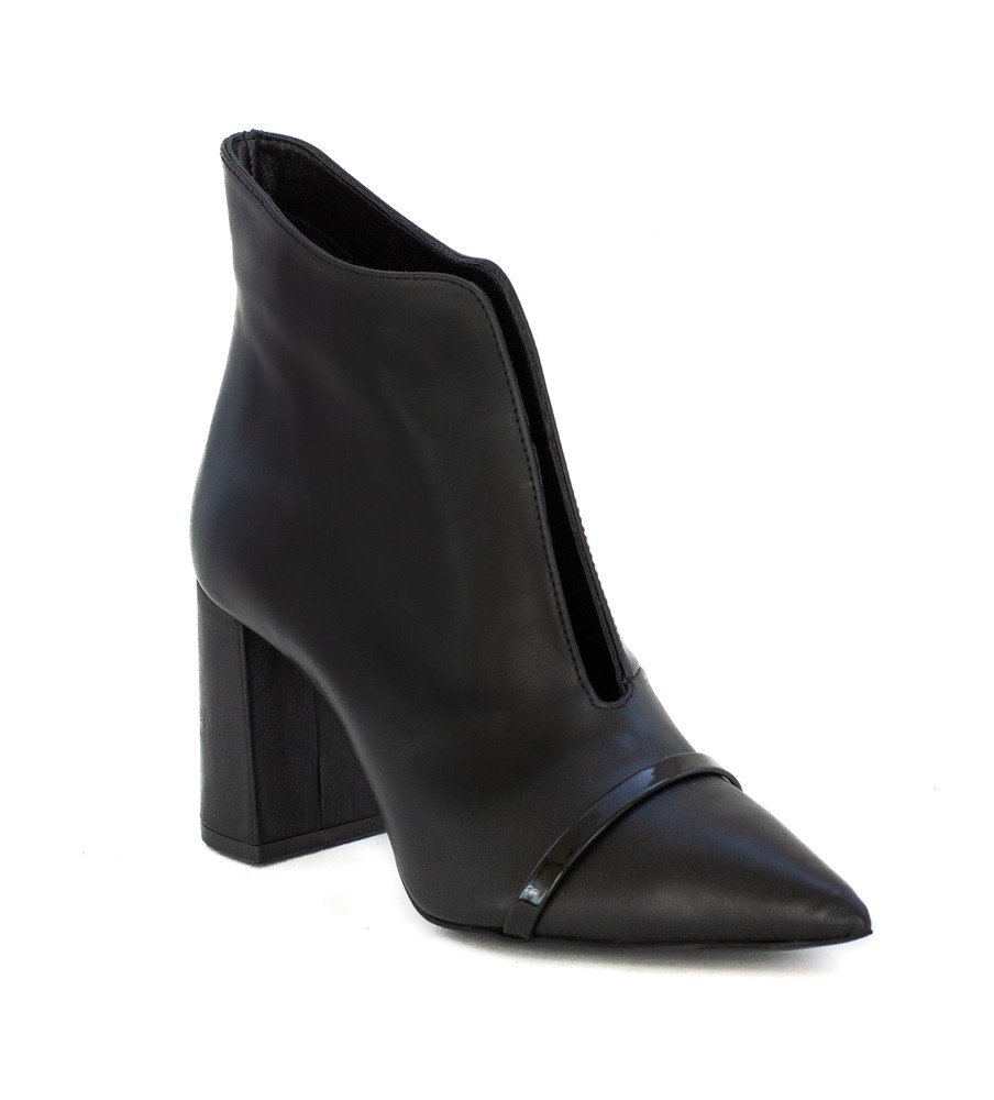 Pointed booties outlet black